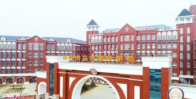 湖北省黃岡市益才國際學(xué)?！腔坌@人臉識別測溫閘機(jī)項(xiàng)目