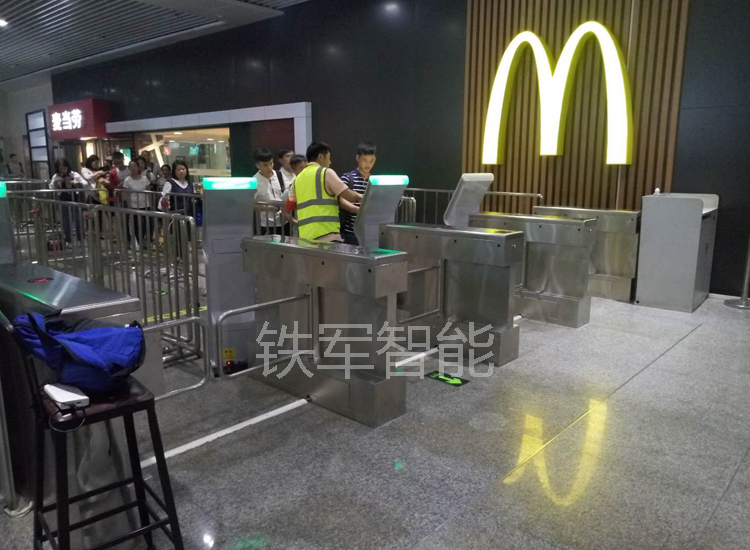 廣州南汽車(chē)站-汽車(chē)站擺閘閘機(jī)