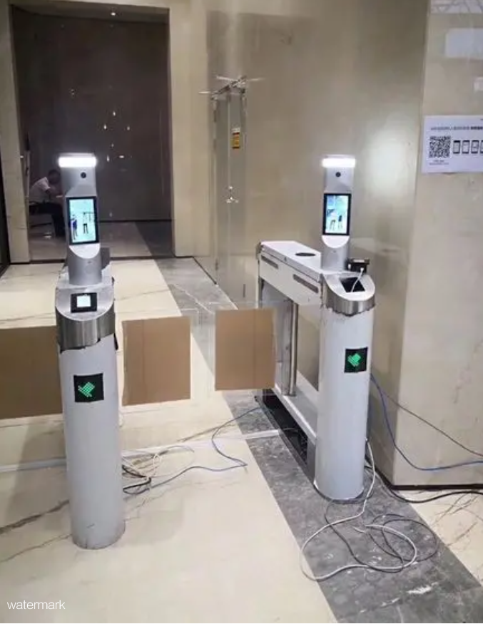人證碼三合一核驗健康碼閘機(jī)為防疫防控填補漏洞