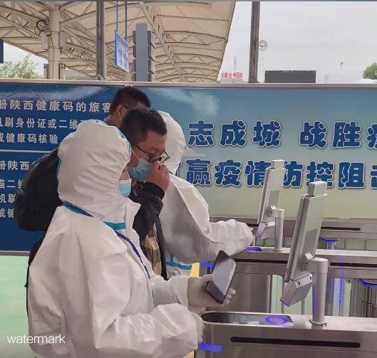 鐵軍智能-健康碼測溫人臉識別閘機(jī)亮相安康火車站