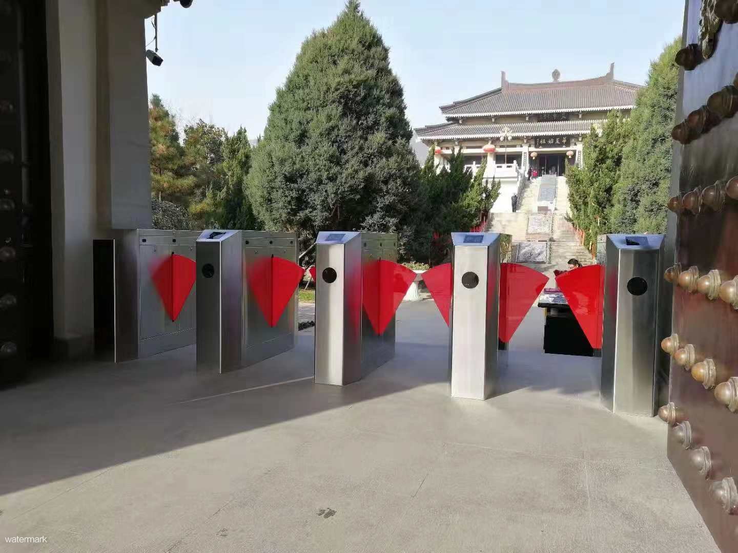 景區(qū)電子門票檢票系統(tǒng)和閘機(jī)結(jié)合，規(guī)避漏洞，提升效率