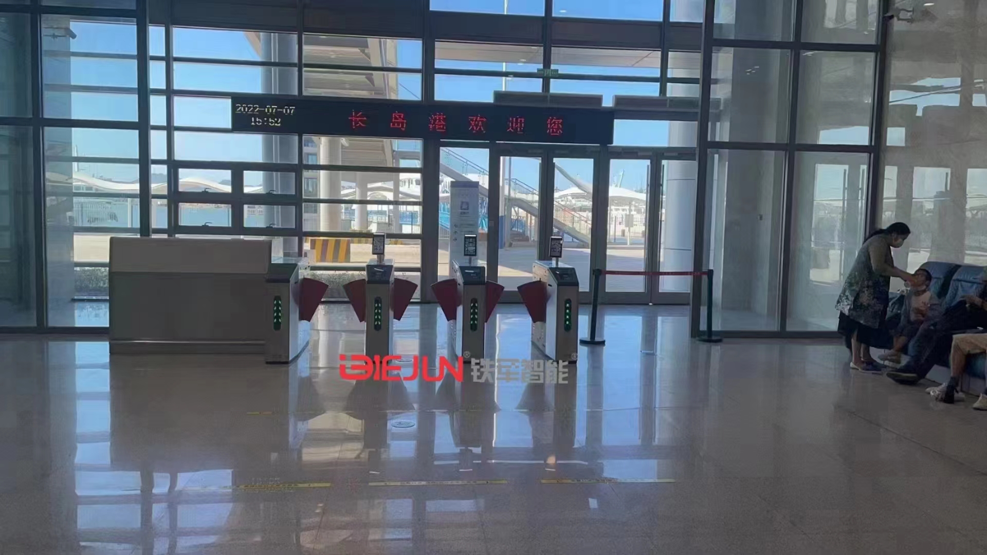 人臉識(shí)別票務(wù)閘機(jī)開啟智能化入場新時(shí)代