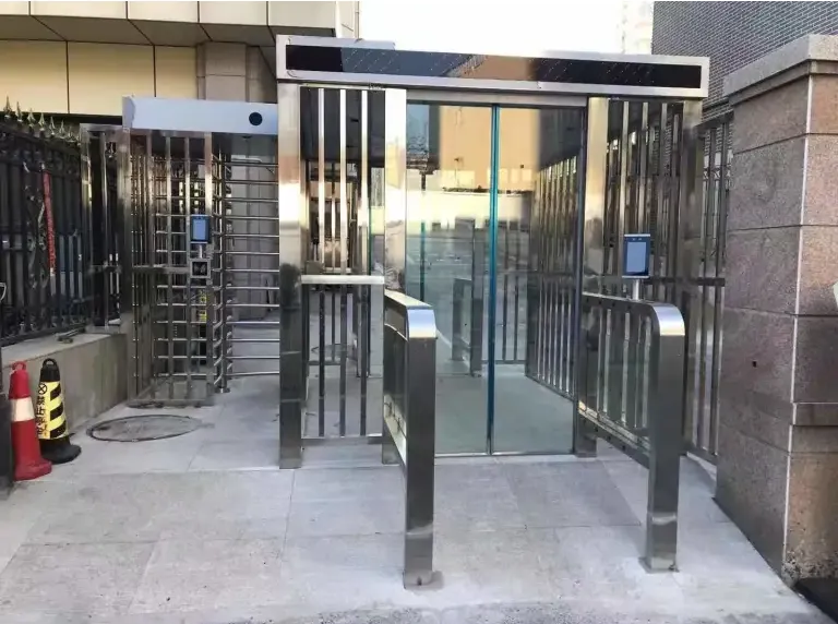 小區(qū)大門進(jìn)出口智能通道閘機(jī)的布線應(yīng)該考慮哪些方面？