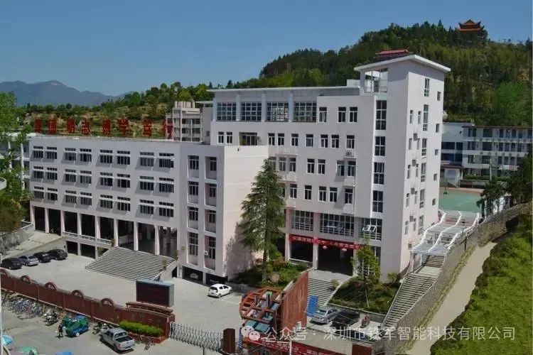 鐵軍智能閘機“把門” ，校園安全再上一道“防火墻”