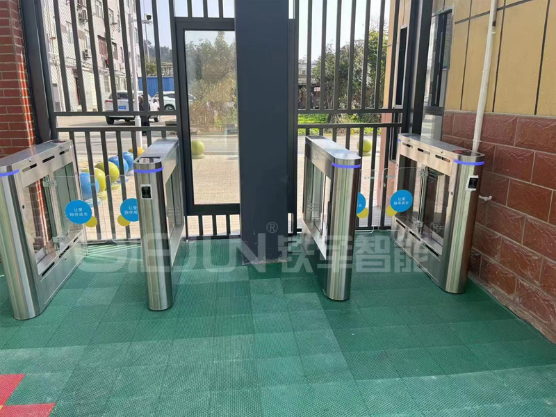 校園出入口選擇哪一種閘機(jī)比較合適？