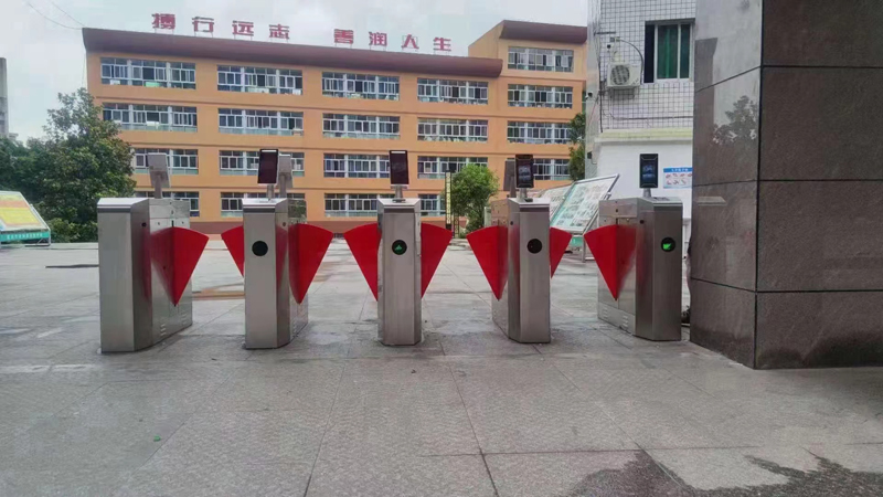 校園人臉識(shí)別閘機(jī)，讓進(jìn)出更高效、更便捷