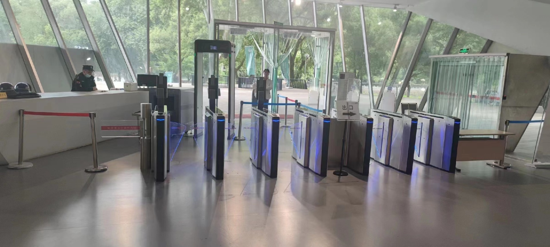 提升通行效率，降低管理成本—人行通道檢票閘機在交通樞紐中的應(yīng)用