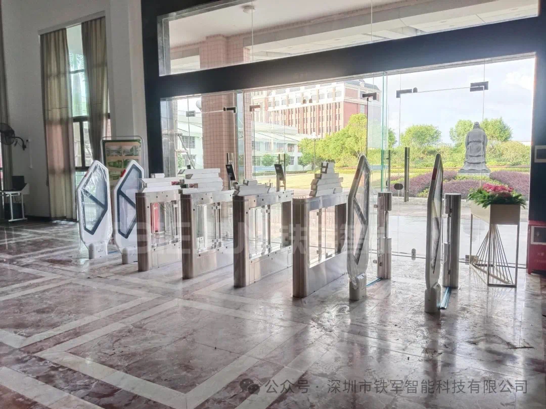 暴雨不懼、極寒無憂：鐵軍智能大學(xué)人行通道閘機(jī)的環(huán)境適應(yīng)性突破